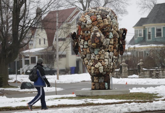Appleton gives Sculpture Valley more time to find private site for controversial work on College Avenue