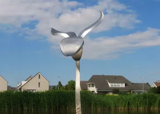 Beautiful Tulip Flower Stainless Steel Sculpture In Water , Matt Finish