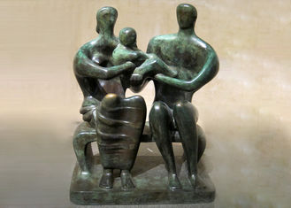 Handmade Lovely Family Life Size Bronze Statues Antique Design Customized Size